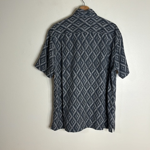 TOMMY BAHAMA Shirt Men large 70% Silk Gray Silver Diamond Abstract Button down - Picture 10 of 10